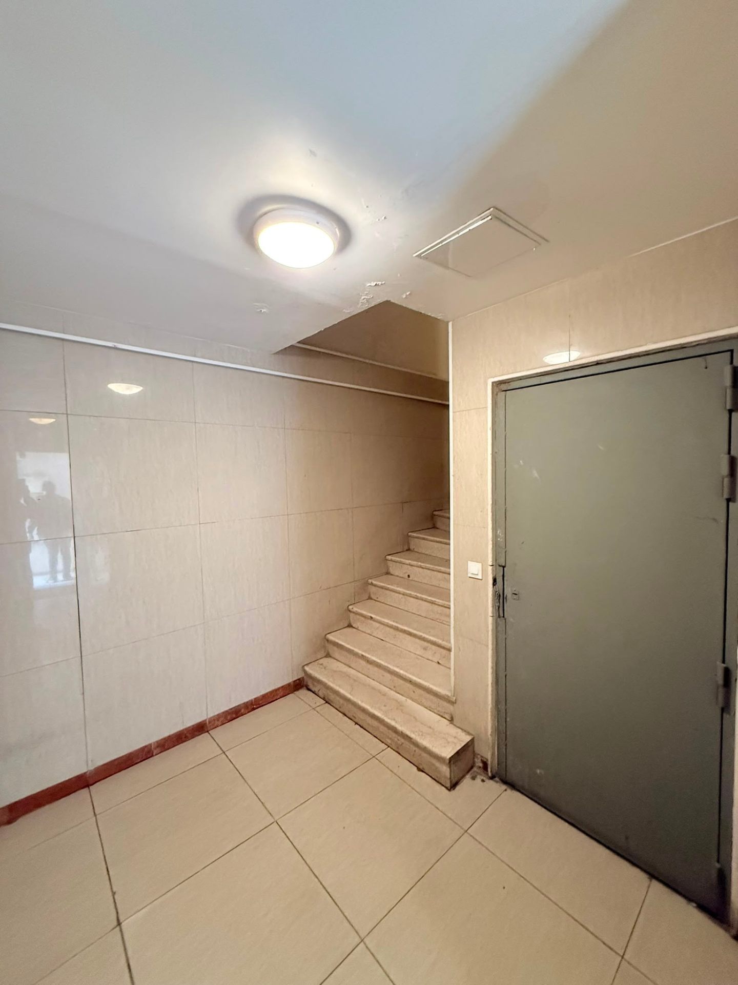 Avant - Rénovation d'un hall d'entrée